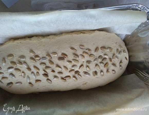 Духовку выключаем! Ставим в нее на расстойку наш хлеб на 20–25 минут. По истечении этого времени включаем духовку и выпекаем наш хлебушек при 200°C 25–30 минут.