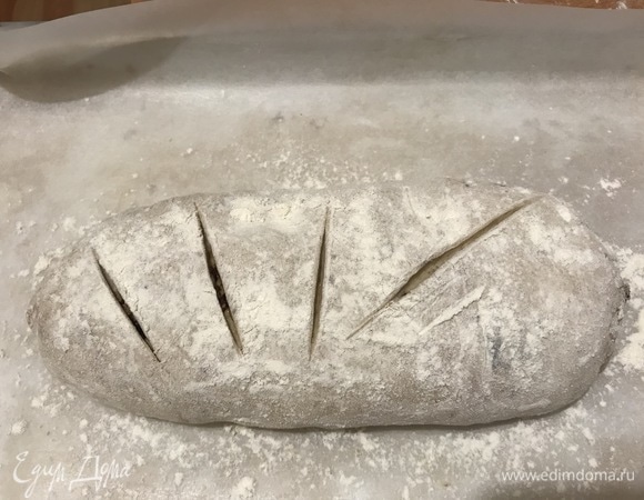 При помощи острого ножа сделать сверху 4 диагональных надреза, расходящихся веером.
