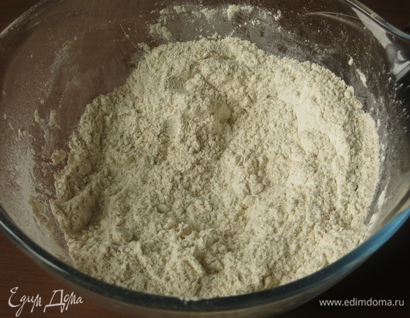 Всыпаем оставшийся сахар.