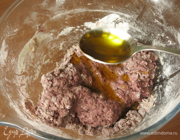 Вливаем масло.