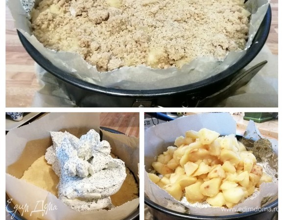 Теперь осталось только собрать пирог. На корж-основу выложить творожную массу, разровнять. Затем — яблоки, разровнять, сверху равномерно распределить штрейзель. Выпекать в заранее разогретой до 200°C духовке 40–45 минут. Охладить в форме и вынести на холод для стабилизации. У меня пирог стоял ночь на улице.