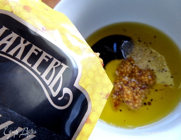 Добавить горчицу ТМ «Махеевъ» и специи.