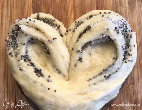 Раскрыть булочку, как книгу.