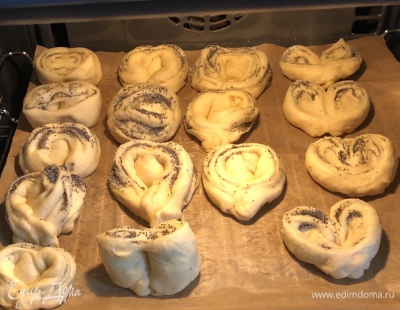 Выпекать в разогретой до 160–180°С духовке 25–40минут.