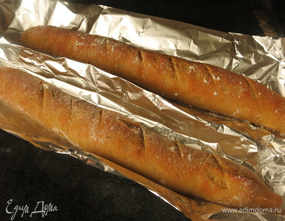 Достаем багеты, можно дать остыть, а можно пробовать и теплыми. Приятного аппетита!