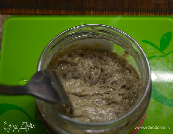 Закваска «Стартер» — она у меня есть практически всегда, я ее подкармливаю, и она у меня уже живет в холодильнике!