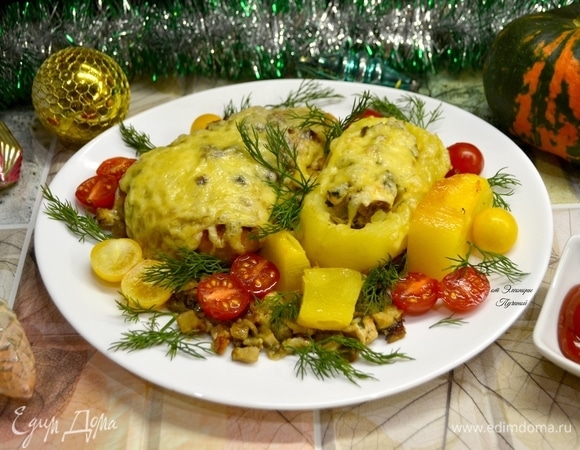 Подать со свежими помидорами черри, свежей зеленью. Окорочок получается сочным, вкусным и красивым в разрезе!