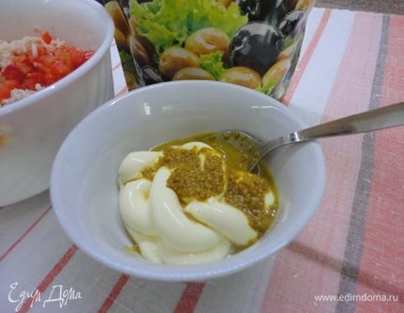 Смешиваем оливковый майонез ТМ «МахеевЪ» с горчицей.