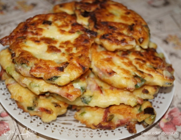 Нежные внутри, с хрустящей румяной корочкой. Любой напиток будет кстати.