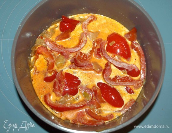 Добавить 10 % сливки и готовить 2–3 минуты.