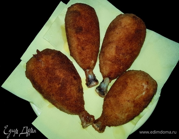 Выкладываем на бумажные полотенца, чтобы убрать излишки масла.