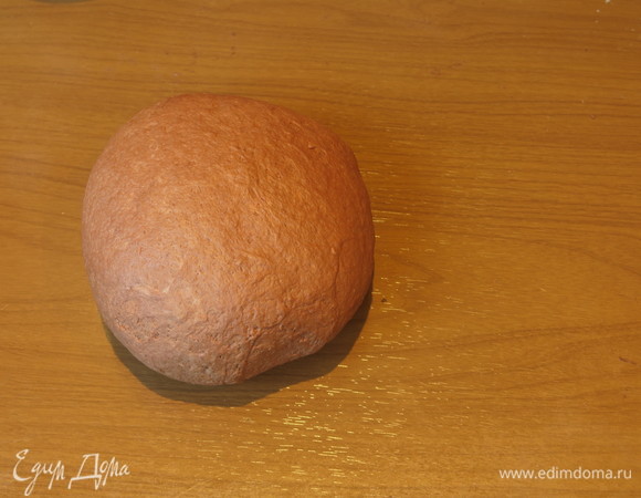 Вмешиваем какао с молоком в тесто. Тесто получается чуть горькое, я добавила еще ложку меда. Даем тесту подрасти, 3 часа понадобится для этого.