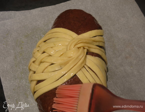 Смазываем оливковым маслом, накрываем и оставляем на 3 часа.