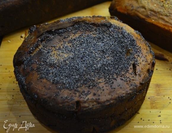 Готовый хлеб достаем из формы и ждем полного остывания. Цвет вашего хлеба будет зависеть от сорта, качества муки.