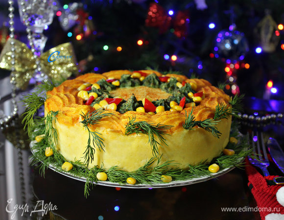 Перед подачей готовый мясной пирог украсить по своему вкусу. Такой торт никого не оставит равнодушным!