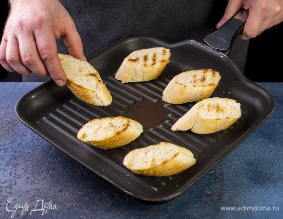 Подсушите на сковороде.