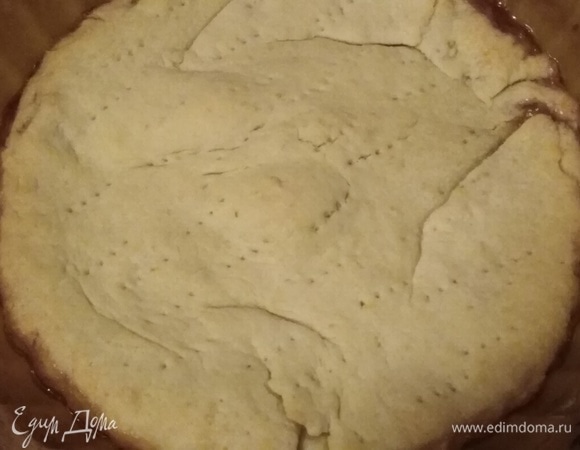 Поставить в предварительно разогретую духовку. Выпекать при 200°C 25–30 минут.