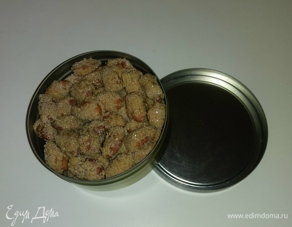 Храним орехи в жестяной баночке под плотно закрытой крышкой. Приятного аппетита!