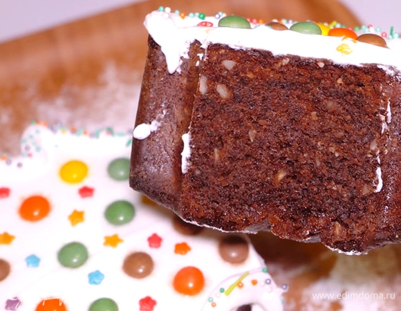 По желанию можно разрезать елочку на 2 части и смазать посередине кремом или повидлом. Но на этот раз я это не сделала. Бисквит сам по себе невероятно вкусный и слегка влажный внутри, поэтому его можно кушать даже без крема. Всем приятного аппетита! Счастливого Нового года!!!