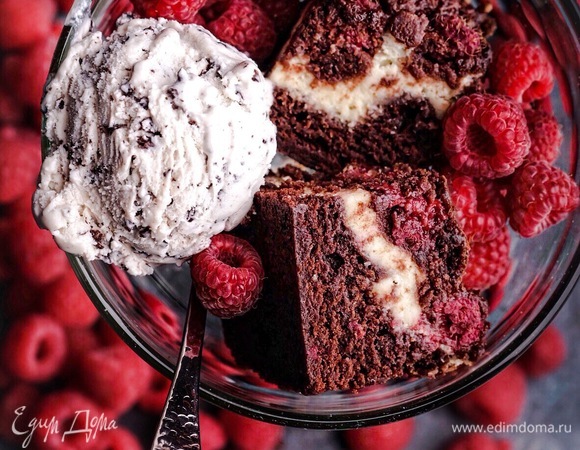 Остудить, нарезать на кусочки, подавать.