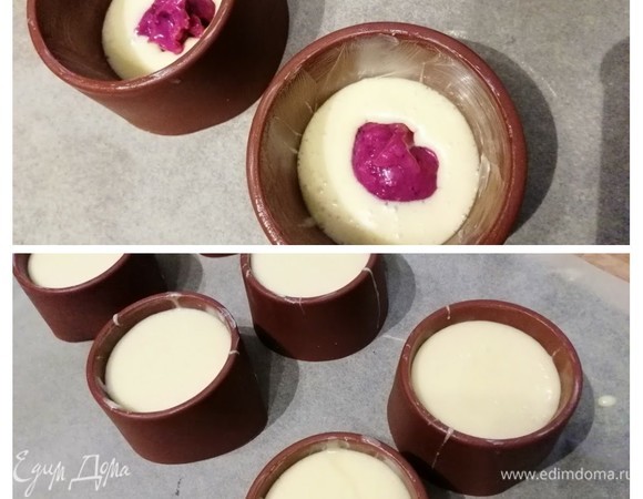 Разогреть духовку до 180°C. Формочки (желательно силиконовые) смазать сливочным маслом. Вылить тесто на 1/4 от всего объема формы, поставить на 5 минут в духовку. Вынуть из духовки и вложить прямо посередине начинку. Залить оставшимся тестом.