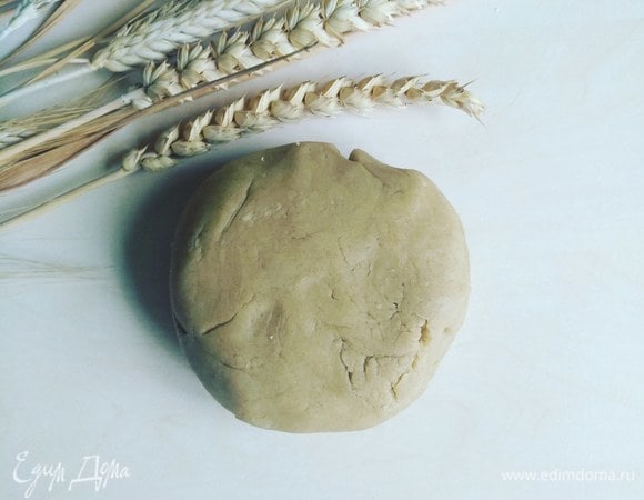 Тесто должно быть густым и пластичным.