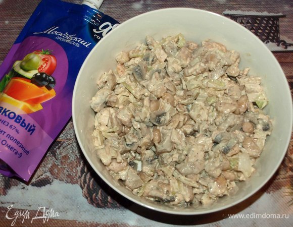 Перемешиваем. Подаем в салатнике или порционно.