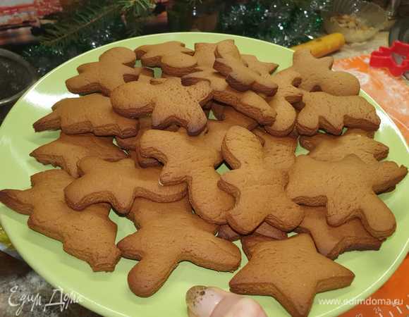 Готовность проверить прямо в духовке. Аккуратно нажимаем пальчиком, если ямка быстро уходит, значит, готово!