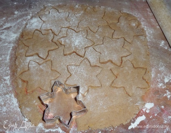 Елочки, снежинки.