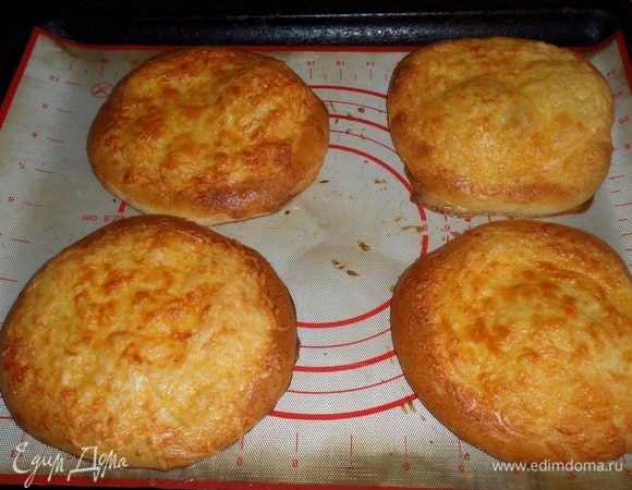 Выпекаем 12–15 минут при 200°C, ориентируясь на свою духовку.