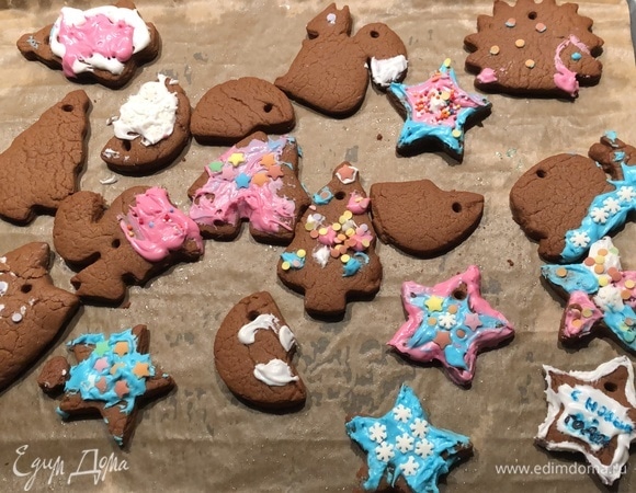 Остывшее печенье украсить по желанию.