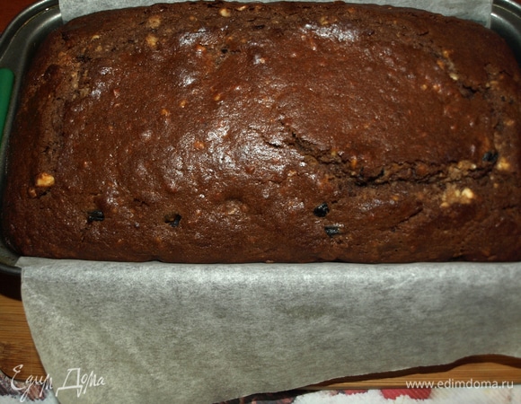 Отправляем кекс в заранее разогретую до 180°C духовку. Выпекать около 1 часа (все зависит от вашей духовки). Проверить готовность бамбуковой палочкой. Достаем готовый кекс. Даем полностью остыть.