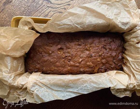 Вынуть кекс из духовки.