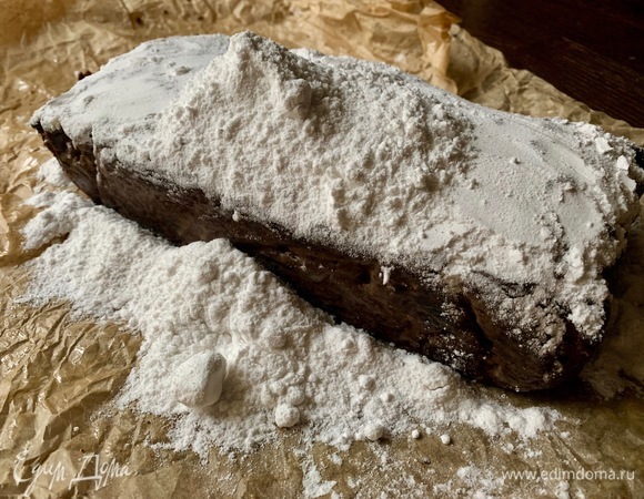 Сахарной пудрой хорошо посыпать, аккуратно запечатать.