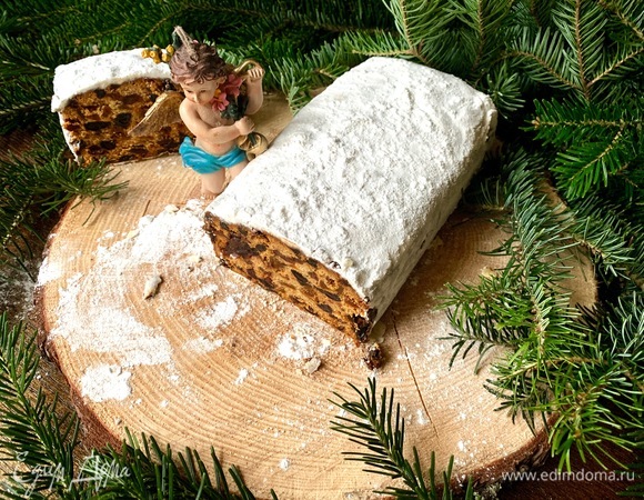 Сахарная пудра своим белым цветом по описанию рецепта должна напоминать завернутого в пеленки Христа-младенца.