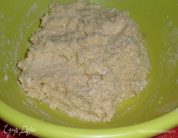 Замешиваем тесто.