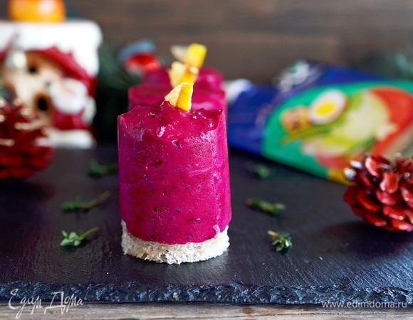 Снимите формочки, украсьте свечи дольками лимона и подавайте к столу. Приятного аппетита!