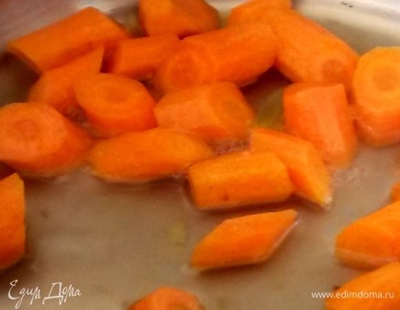Морковь тоже чуть отварить.