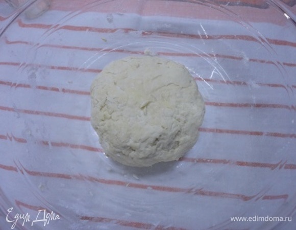 Сформируйте шар и поместите в холодильник на 2 часа.