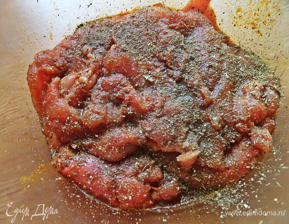 Ароматными специями.