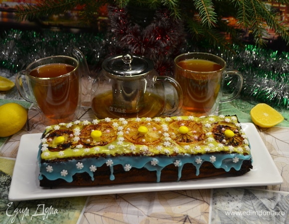 Далее украсить наш кекс, распределить глазурь и украшения. Я обычно в ночь кексы готовлю, чтобы полностью остыли. Такой кекс можно подать и на праздник, и на семейный ужин!