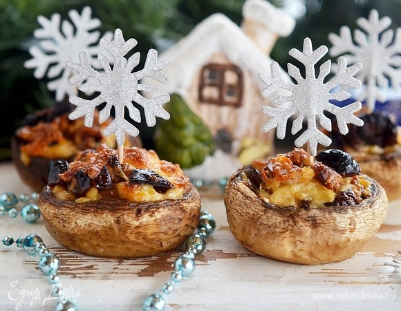 Духовку заранее разогрейте до 180°C, запекайте грибы 15–20 минут (в зависимости от их размера) до мягкости. Вкусно и в горячем, и в холодном виде. Приятного аппетита!