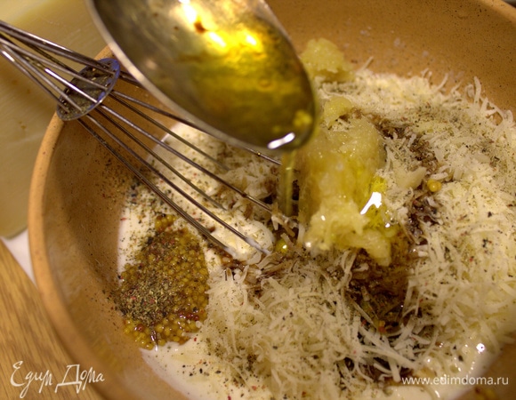 Ложку оливкового масла. Тут масло, настоянное на трюфеле.