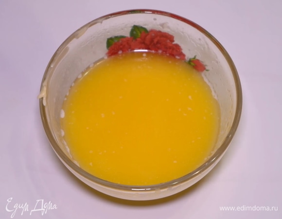 Масло нужно растопить и дать ему время остыть.