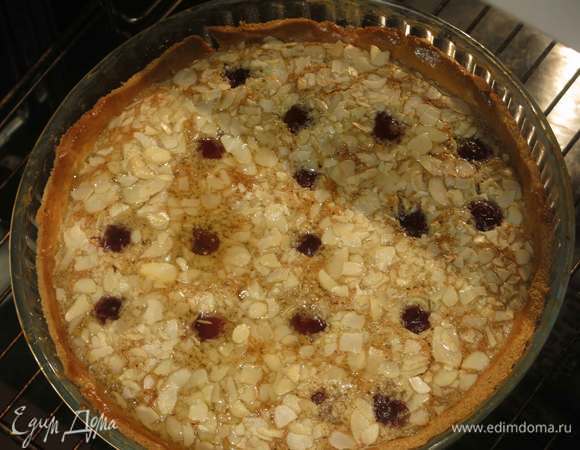 Поливаем медом и еще выпекаем 4–5 минут при конвекции.