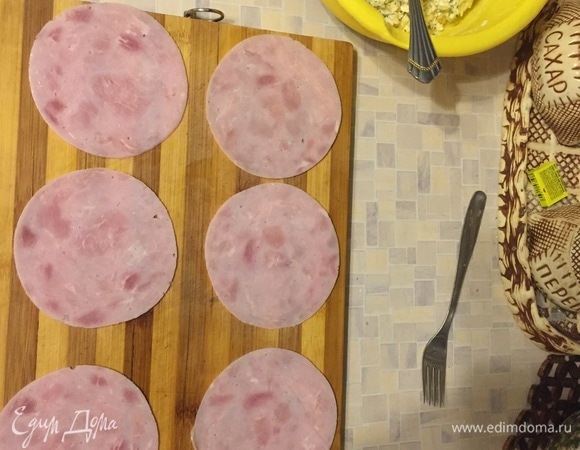 Смешать сыр, укроп, чеснок и майонез.