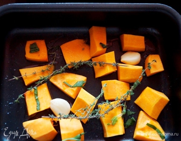 Подготавливаем ингредиенты: нут необходимо замочить на ночь согласно инструкции.