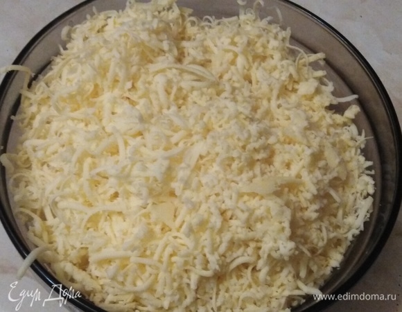 За это время натереть сыр. Разогреть духовку.