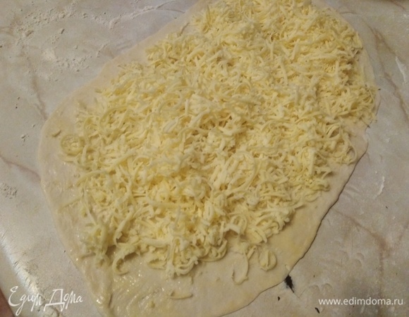 Выложить сыр.