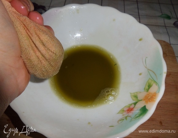 Выжимаем сок из зелени.